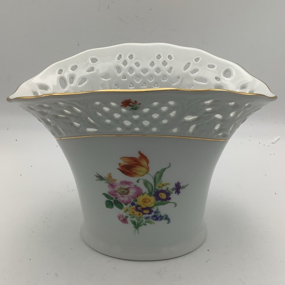 Vintage Thun Countess Collection Bohemian Art Glass Reticulated Vase